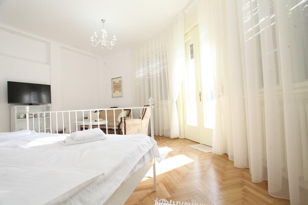 White Opera By Nux Apartment Cluj Napoca Bagian luar foto